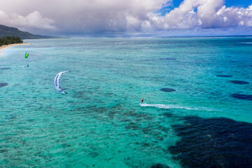 Kitesurfing, at le Morne Mauritius, Africa - obrazy, fototapety, plakaty