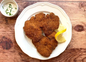 Classic dish. Crispy deep fried chicken livers with lemon and sauce tartare. 