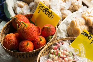 Rambután en un mercado tailandés.