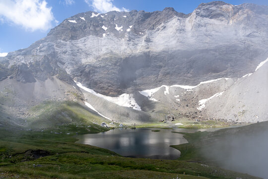 Lac de Barroude, Montagnes des Pyr&eacute;n&eacute;es