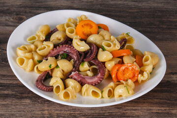 Pasta with octopus and yellow tomatoes