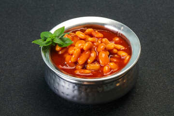 White beans with tomato sauce