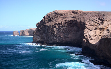 Obraz premium Gran Canaria, landscape of steep eroded north west coast between Galdar and Agaete municipalities, hike between villages Sardina del Norte and Puerto de Las Nieves
