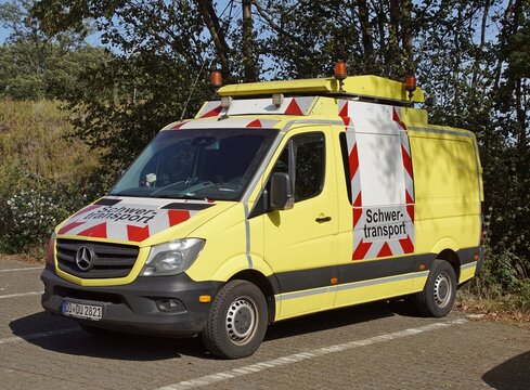 Begleitfahrzeug f&uuml;r Schwertransporte