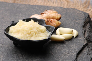 Ginger Garlic paste / Fresh mashed Adrak and Lahsun in bowl and whole.