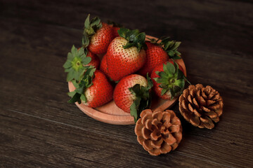 Large strawberries in a wooden tray