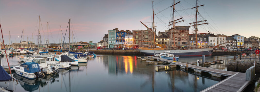Dusk over Sutton Harbour and the Barbican, the historic and tourist heart of the city of Plymouth, Devon, England, United Kingdom