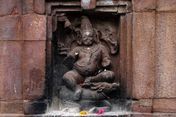Fototapeta na wymiar A hindu sculpture in stone at Brahmesvara Temple in Bhubaneswar, Odisha, India