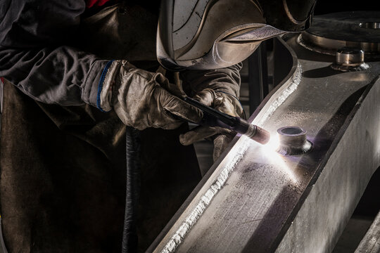 Welder that welds aluminum in his workshop
