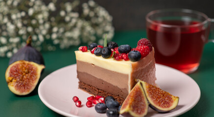 cheesecake with berries