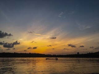 Fototapeta na wymiar sunset on the beach in versova mumbai