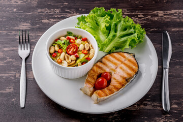 Spicy fried salmon salad