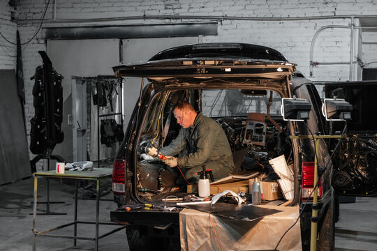 Male mechanic fixing car in garage