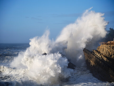 Crashing Oregon Waves 