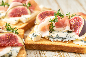 toast with sweet fig, blue cheese and ham close-up