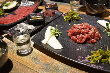 회식자리 육회 모습