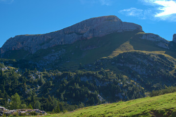 Naklejka premium mountain landscape with blue sky