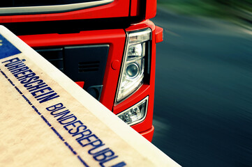 Ein deutscher Führerschein und ein LKW