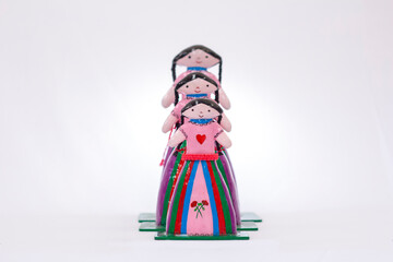 Muñecas de papel colores, corazón, trenzas, tradicional.