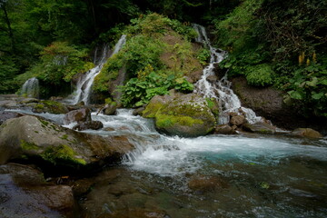 水の流れの線が美しい滝の風景　-日本、長野県、吐竜の滝