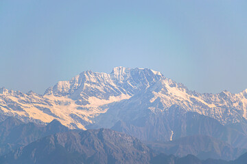 Fototapeta na wymiar landscape view of himalyan mountains from hatu peak,narkanda