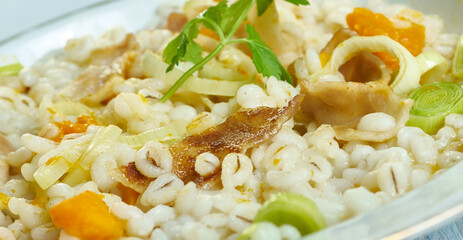 Pearl barley, bacon & leek casserole