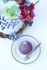 美味しい紫芋のモンブラン・タルトと秋色あじさいとバラのリース