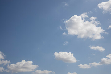 Obraz premium blue sky and white clouds background