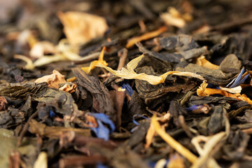 Bio Green tea Pai Mu Tan with rose petals, calendula petals as texture.