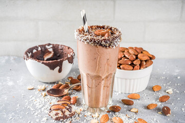 Vegan almond & coconut chocolate smoothie