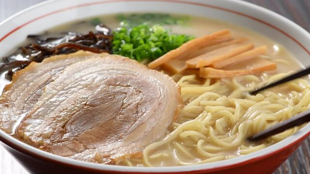 豚骨ラーメン