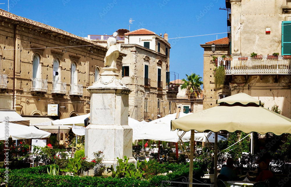 Wall mural italy. the center of tropea with a statue