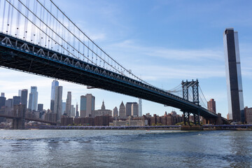 Fototapeta na wymiar Manhattan Bridge over the East River with a view of the Manhattan Skyline in New York City