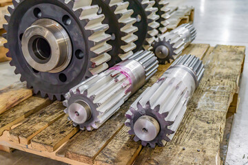 Shaft gear at the assembly site, tooth cutting, gear cutting pro