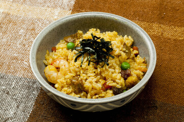 カレーピラフ盛り付け