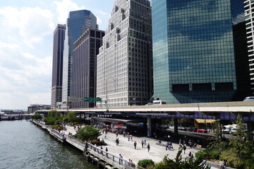 View of buildings on the Hudson River Greenway - obrazy, fototapety, plakaty