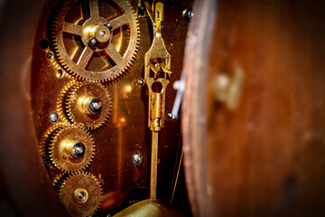 Elements of the clock in the interior and its heart