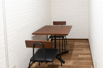 事務室　待合室　テーブルと椅子