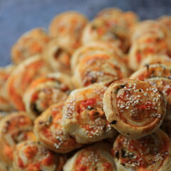 Würzige Paprika-Schnecken / Fingerfood / Partyfood / Stapel