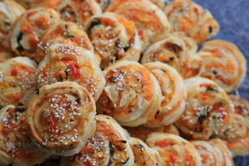 Würzige Paprika-Schnecken / Fingerfood / Partyfood / Stapel