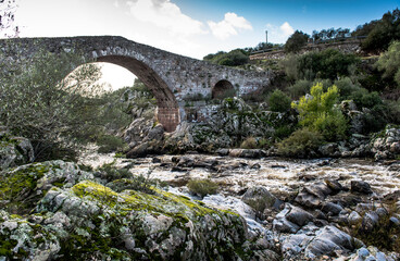 Fototapeta na wymiar ponte romano sul fiume Tirso