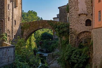 Brücke über den Fluss in Bagnone in der Toskana in Italien 