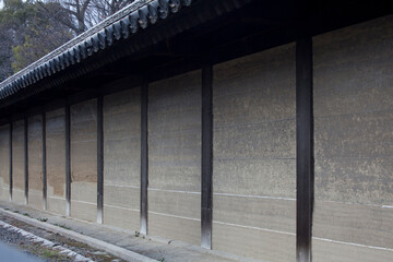 Obraz premium 三十三間堂の土塀