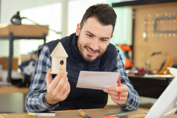 Obraz premium male carpenter in his workshop