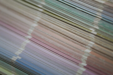 Cartela de cores com diversas fichas de cores
