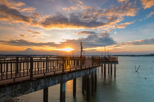Sunset at Changi coastal boardwalk