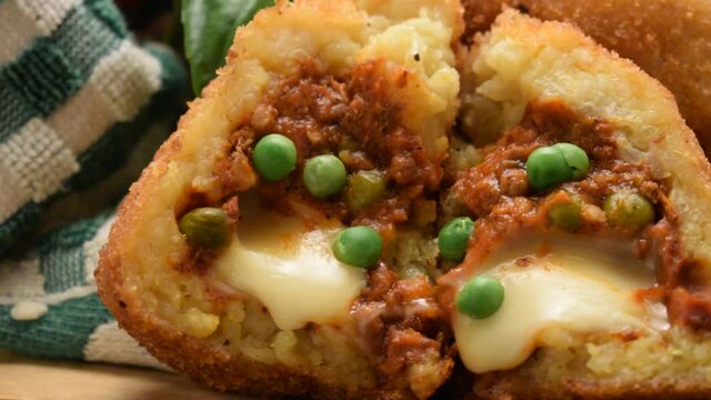 Cucina siciliana Аранчини ft0206_0205 Arancinu Arancino siciliano	
