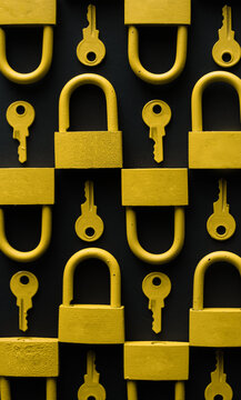 keys and lock.black/yellow