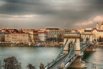 Obraz premium Hungary Budapest March 2018. HDR photo out of European city Budapest the chain bridge dark stormy sky view of Pest