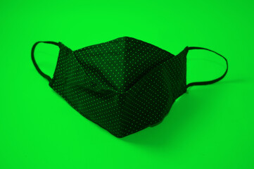 M&aacute;scara de prote&ccedil;&atilde;o contra v&iacute;rus com fundo verde